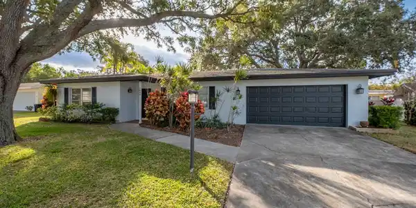3046 DEL RIO DRIVE