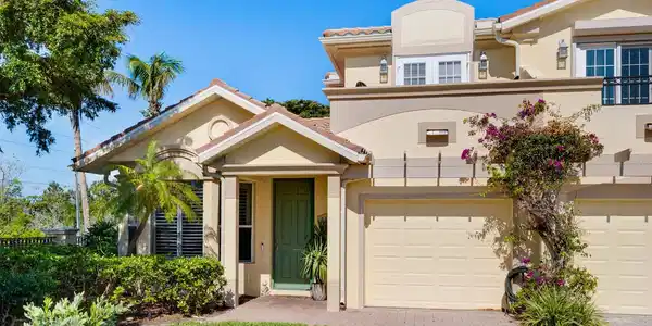 1164 BEACHCOMBER COURT