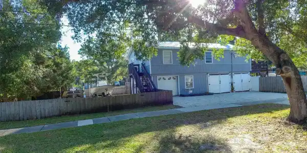511 SAINT PETERSBURG DRIVE W