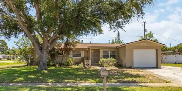 925 GARDEN ROAD