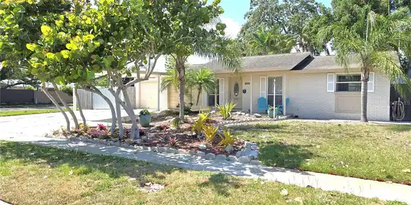 7943 WOODVINE CIRCLE