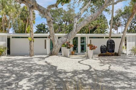 4901 COMMONWEALTH DRIVE