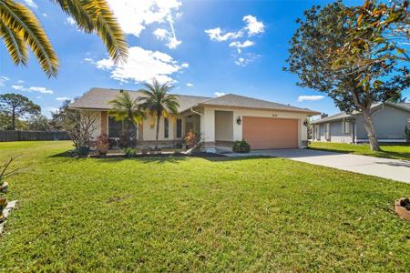 7135 QUEEN PALM CIRCLE