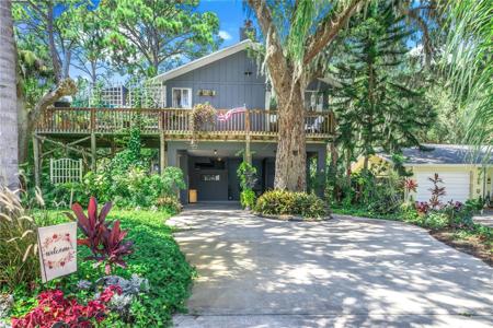 912 MAGNOLIA TERRACE