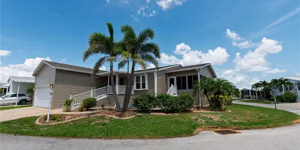 40 FREEMAN AVENUE