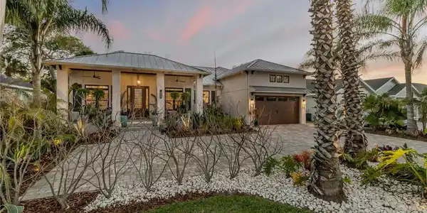 1502 SAXON DRIVE