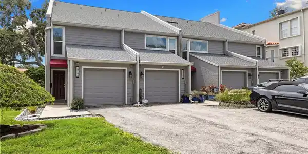 3010 W GROVEWOOD COURT