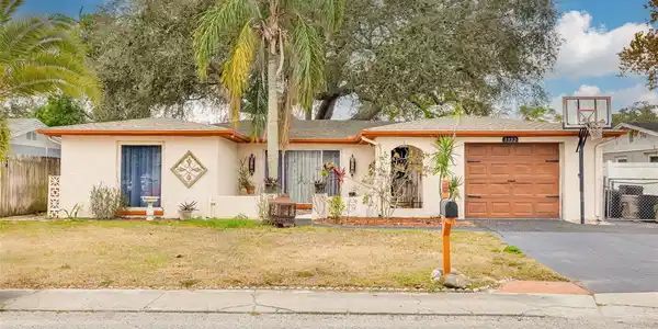 3322 FAIRMOUNT DRIVE
