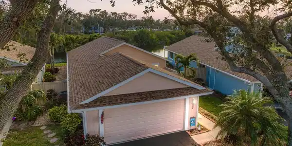 832 SAINTCLAIR CIRCLE