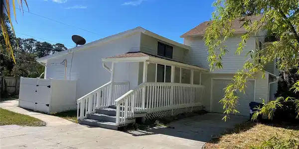 1581 ROYAL ROAD