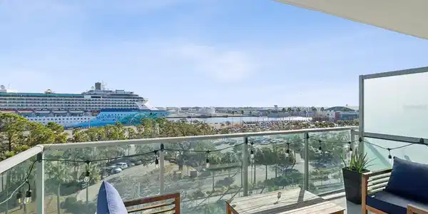 912 CHANNELSIDE DRIVE