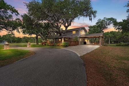 800 HIDDEN OAKS LANE
