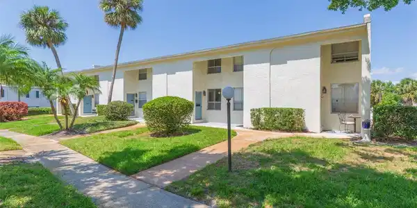 4517 LA CAPRI COURT