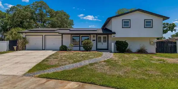 7111 GATEWAY COURT