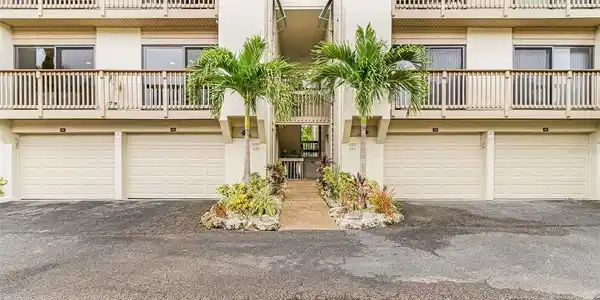 1135 LAKE HOUSE CIRCLE