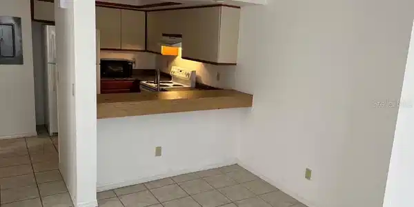 3112 SIR HAMILTON CIRCLE