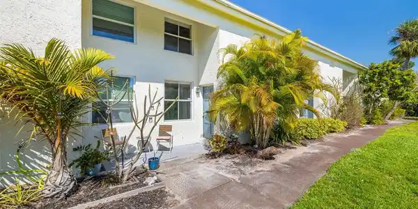 4215 LA SORRENTO COURT
