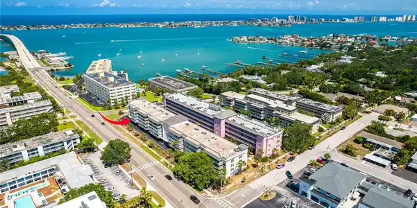 131 BLUFF VIEW