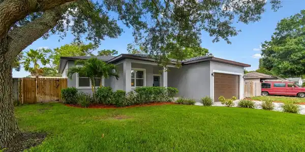 1324 ESSEX N