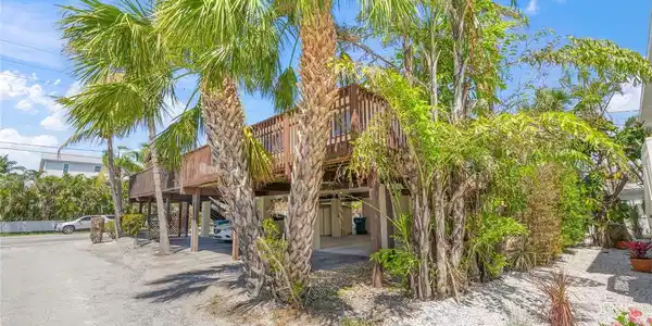 4909 GULF DRIVE