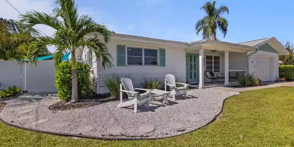702 POINCIANA ROAD