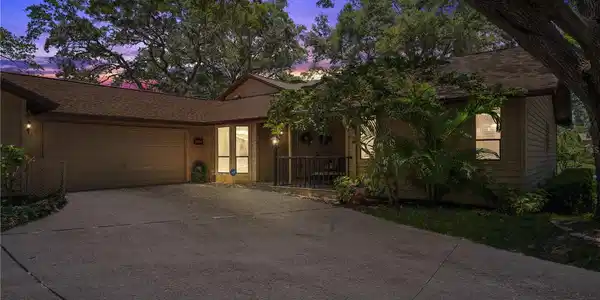 11734 RIDGEVIEW