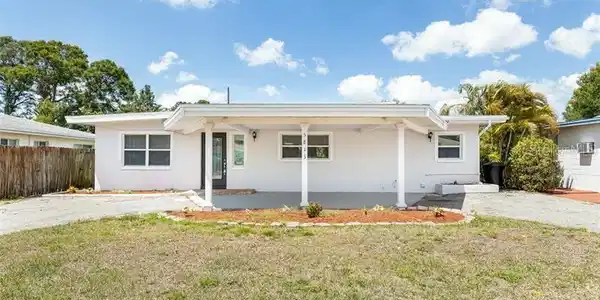5813 18TH S