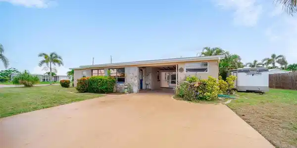 150 POINSETTIA CIRCLE NE
