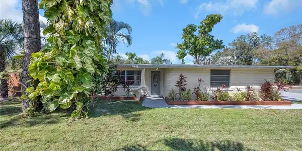 1818 INDIAN ROCKS S