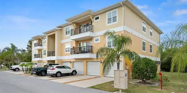 5041 ROYAL PALMS WAY