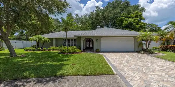 10008 LINDEN PLACE DRIVE