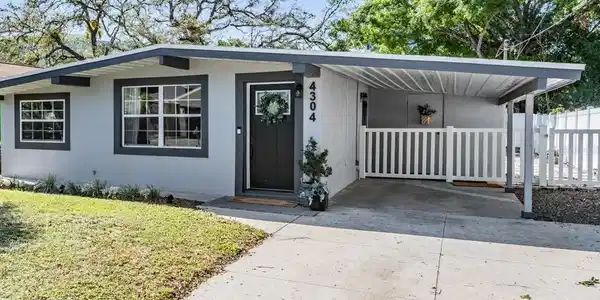 4304 W NASSAU STREET