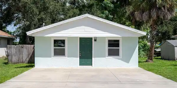 215 22ND STREET W