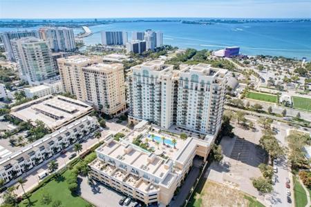 800 N TAMIAMI TRAIL