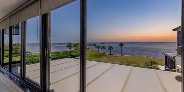 3280 SOUTHSHORE DRIVE