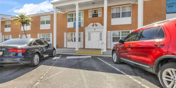 4158 TAMIAMI TRAIL