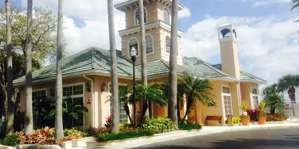3208 BAY CLUB CIR