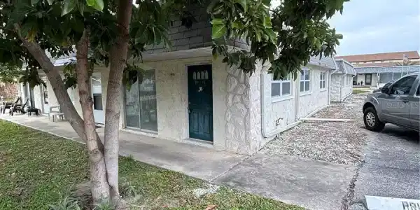 9815 HIDDEN LANE