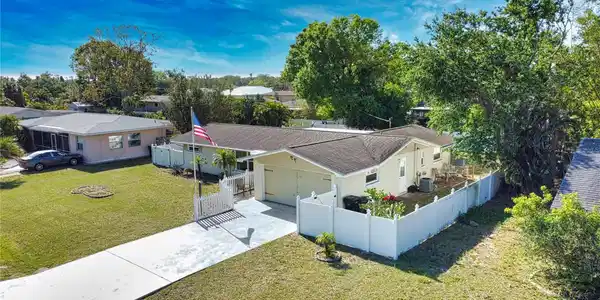 1211 LAUREL AVENUE