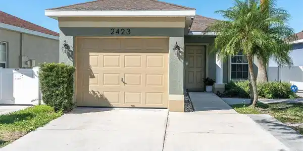 2423 29TH E