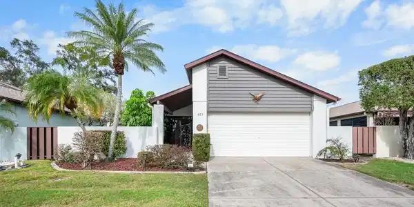 685 LINDEN DRIVE