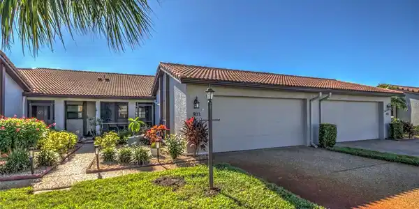 803 COUNTRY CLUB CIRCLE