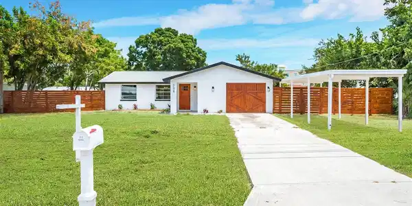 208 PALMETTO ROAD W