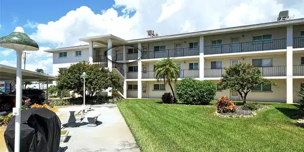 708 TAMIAMI TRAIL S
