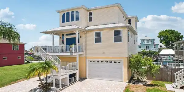 6543 LOUISE COURT