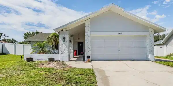1304 CEDAR COURT