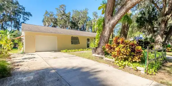 1526 QUEEN PALM DRIVE