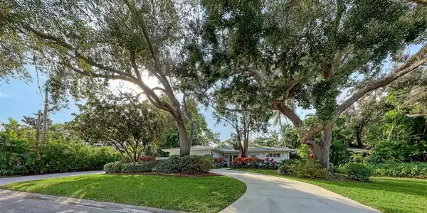 1672 SHORELAND DRIVE