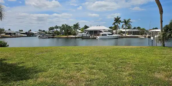 1028 APOLLO BEACH BOULEVARD
