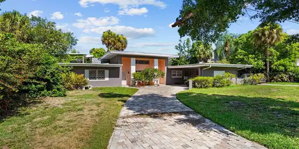 211 S SHORE CREST DRIVE
